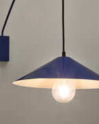 Applique Kally in metallo con finitura verniciata blu