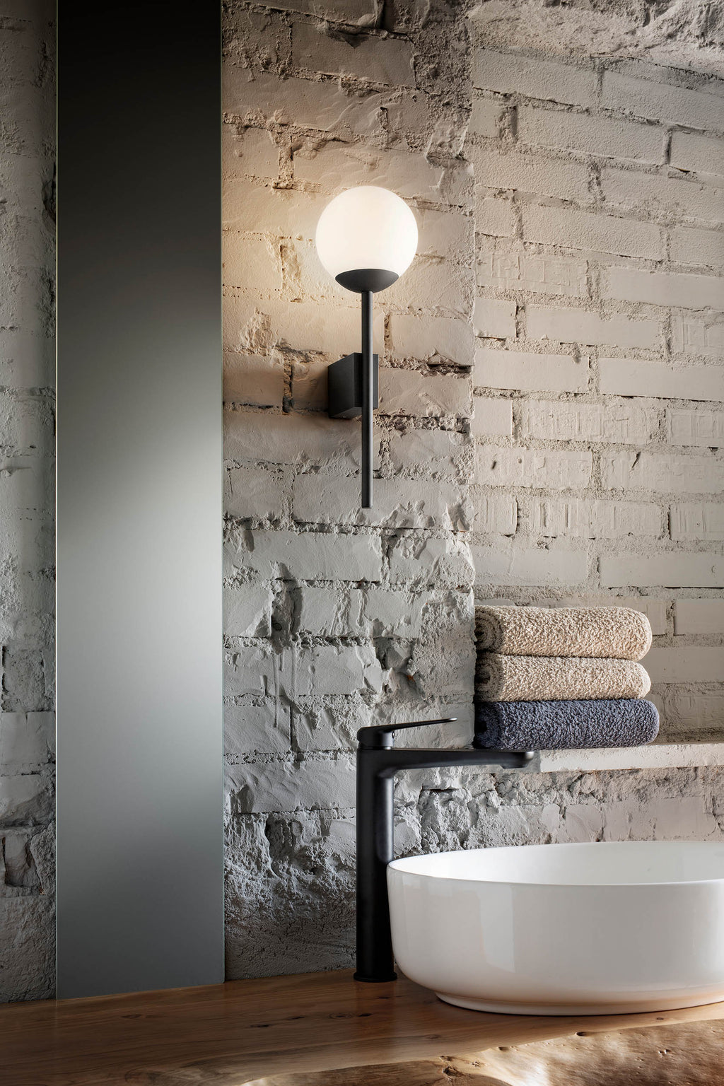 Lampada a parete LA PALLINA AP Art. 2365