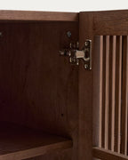 Credenza Beyla in impiallacciato e legno massiccio di frassino con finitura noce 181 x 71,5 cm