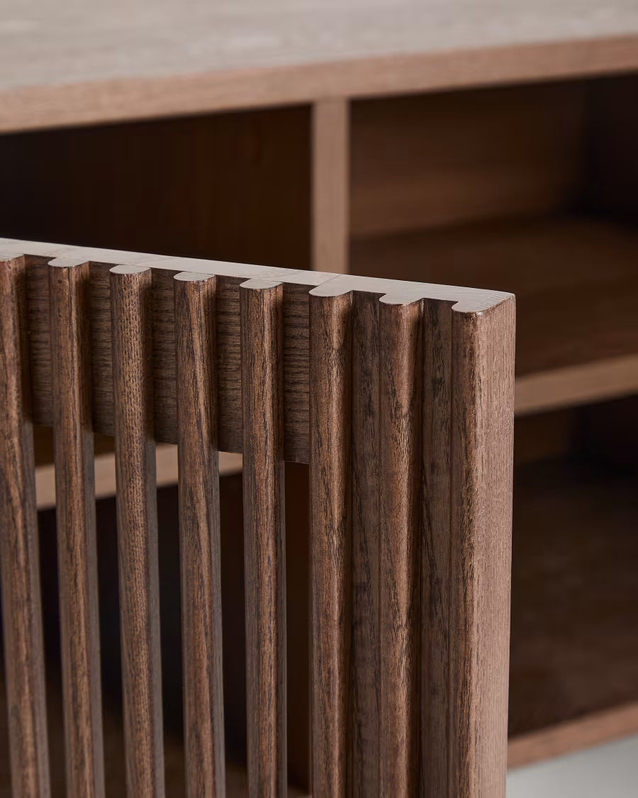 Scarpiera Beyla a 2 ante in impiallacciato e legno massiccio di frassino con finitura tono noce 98,5 cm