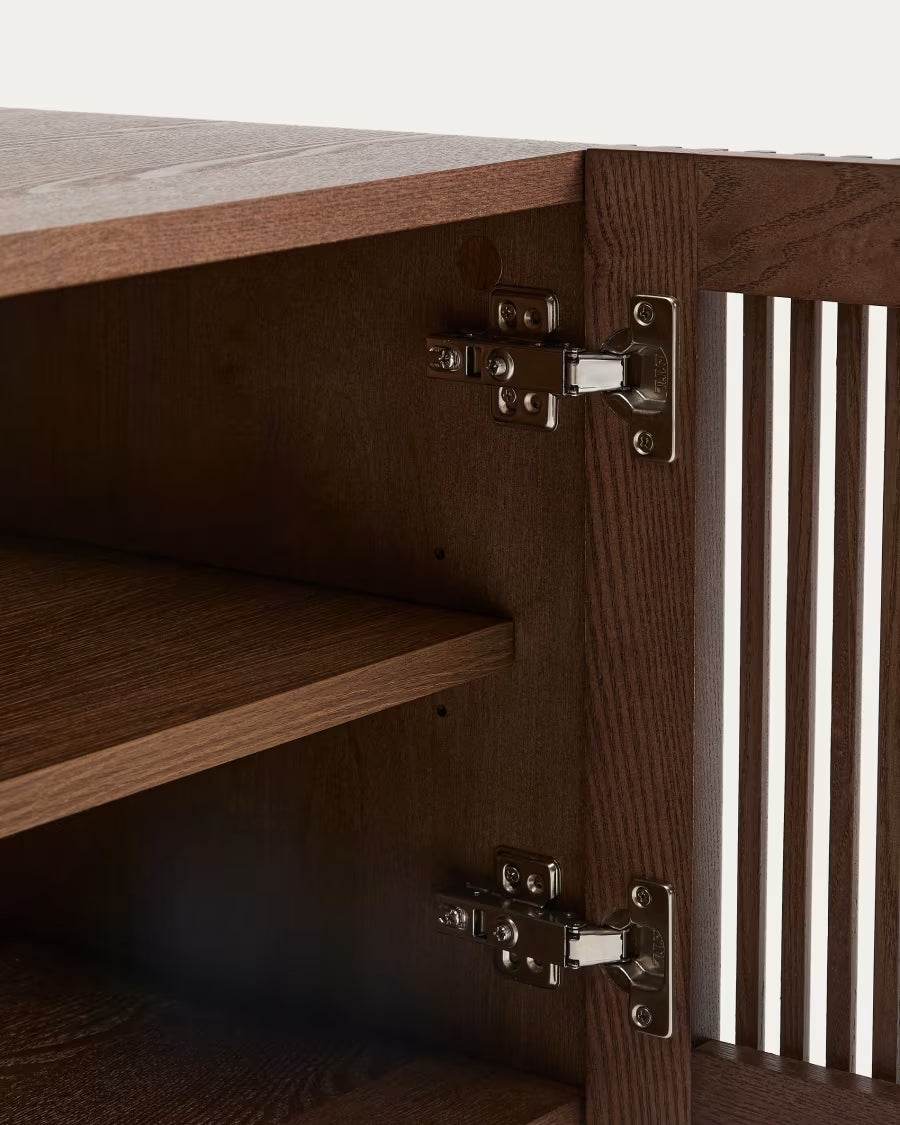 Scarpiera Beyla a 2 ante in impiallacciato e legno massiccio di frassino con finitura tono noce 98,5 cm