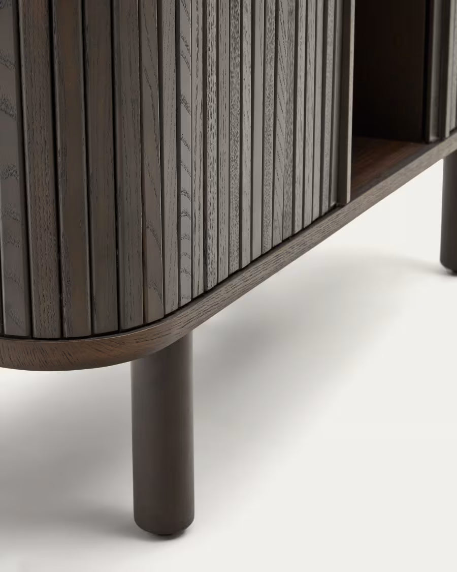 Credenza alta Mailen 2 porte in impiallacciatura di frassino con finitura scura 110 x 160 cm