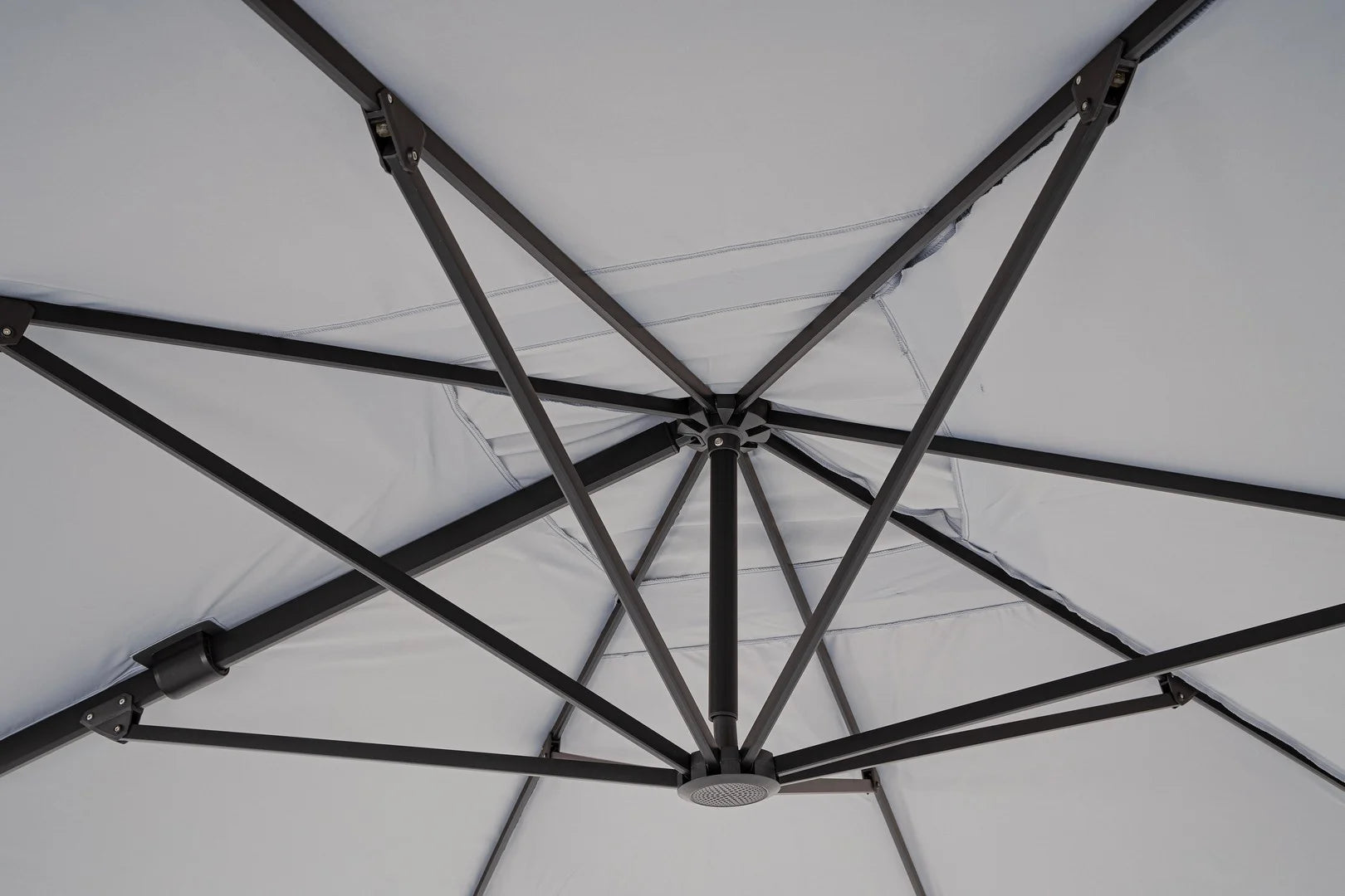 Ombrellone a sospensione VEGA con palo in alluminio e telo grigio 3×4