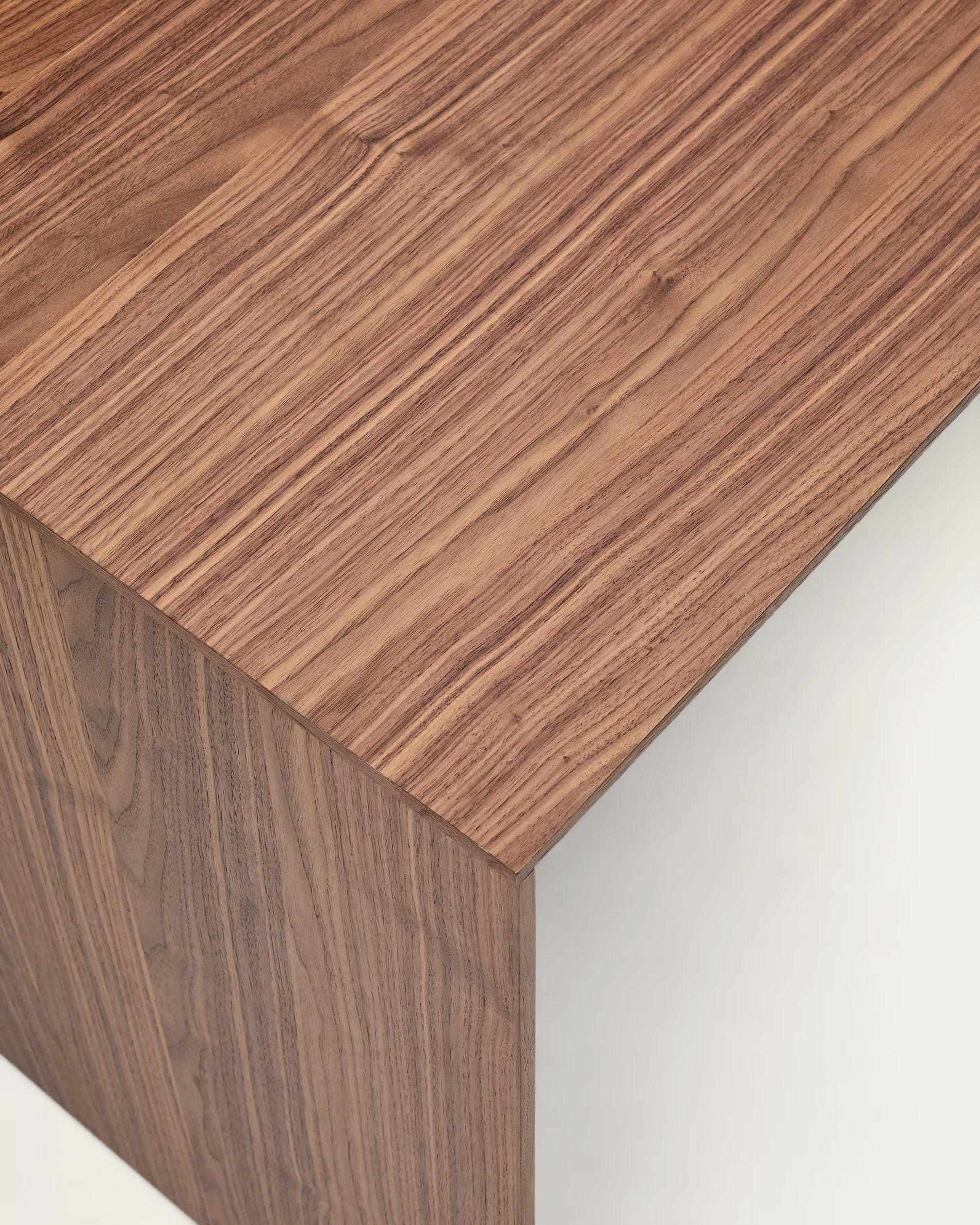 Scrivania Litto in impiallacciato di noce 140 x 60 cm