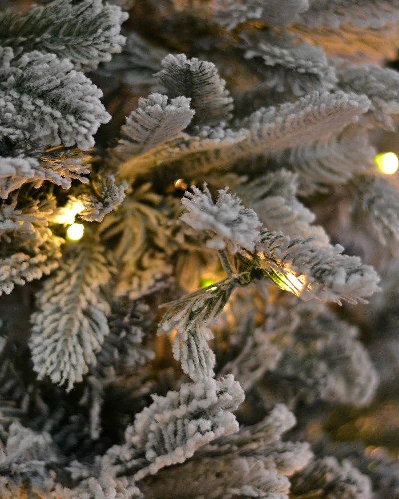 Albero innevato "TIRES" con big LED 180 CM