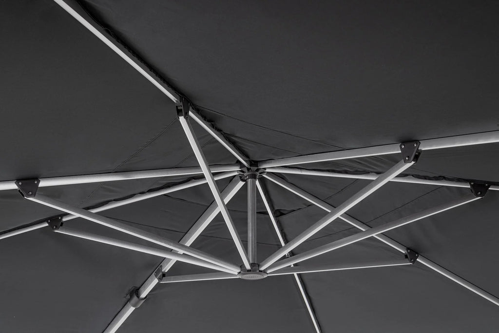 Ombrellone a sospensione ARIES con palo in alluminio anodizzato e telo grigio scuro 4×4