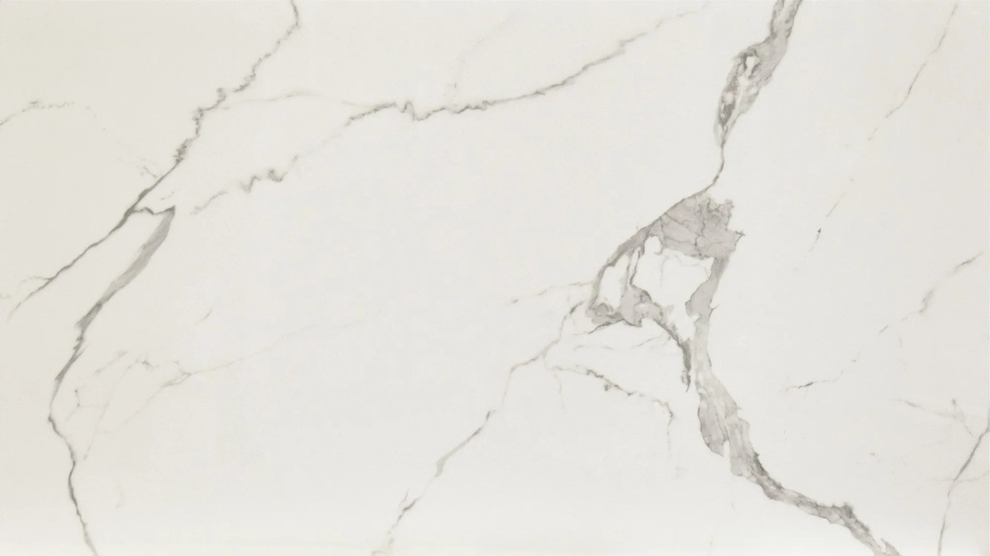 Tavolo BEVERLY HILLS in vetroceramica effetto marmo statuario e metallo bianco, allungabile