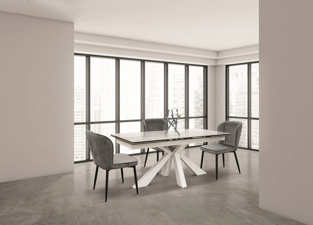 Tavolo BEVERLY HILLS in vetroceramica effetto marmo statuario e metallo bianco, allungabile