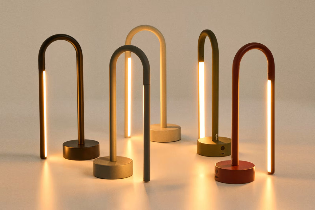 Lampada da tavolo portatile Bow in alluminio rosso