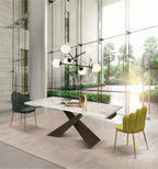 Tavolo FIGARI in vetroceramica bianco arabesco con gambe a X in metallo bronzo, allungabile