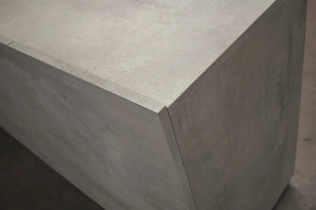 Credenza GORGONA in legno, finitura in grigio cemento, 180×50 cm