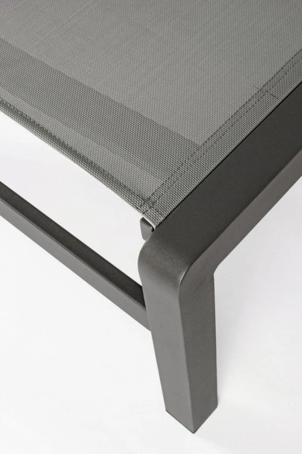 Set di 4 lettini reclinabili KONNOR in alluminio e textilene antracite, con ruote