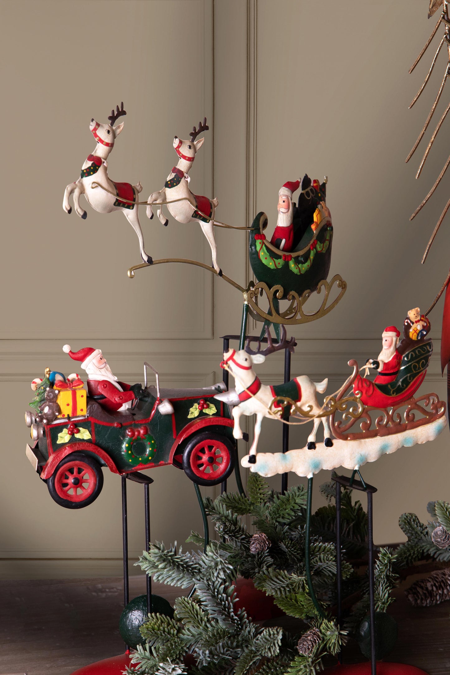 BABBO NATALE H.30 CM SU AUTO